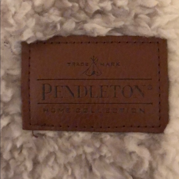 Pendleton Bedding Pendleton Queen Rob Roy Gray Plaid Sherpa Blanket